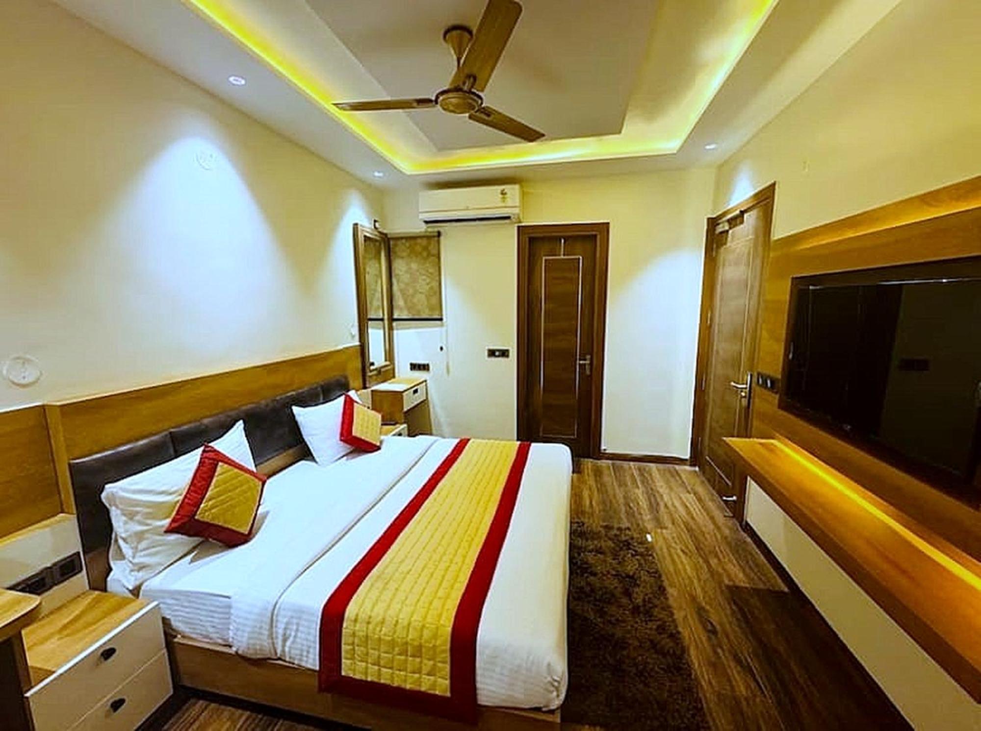 Hotel Vrinda Niddhivan ! Fully Ac, Prem Mandir At Walking Distance ! Just Near The Iskcon Temple Vrindavan Exterior photo