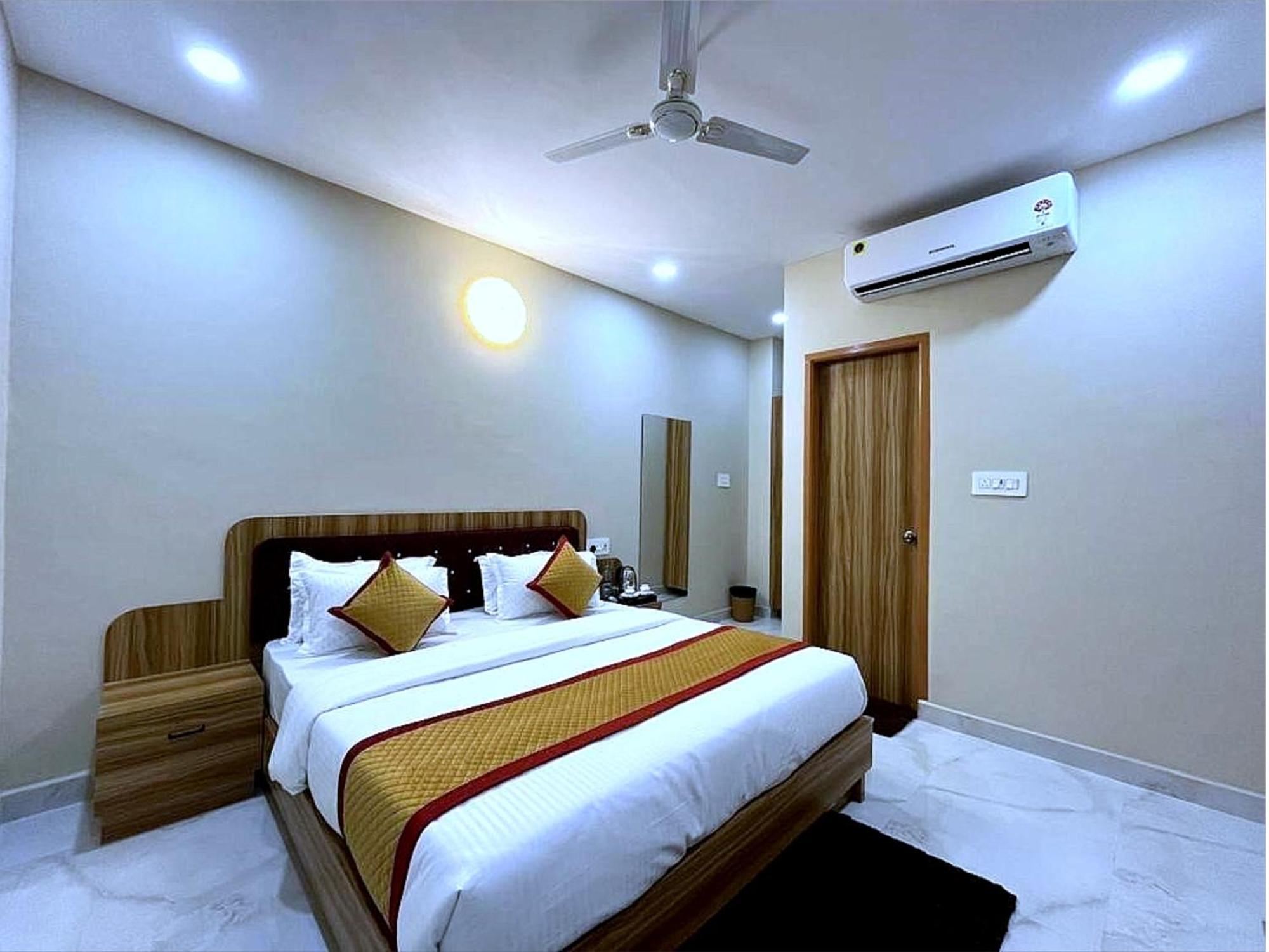 Hotel Vrinda Niddhivan ! Fully Ac, Prem Mandir At Walking Distance ! Just Near The Iskcon Temple Vrindavan Exterior photo